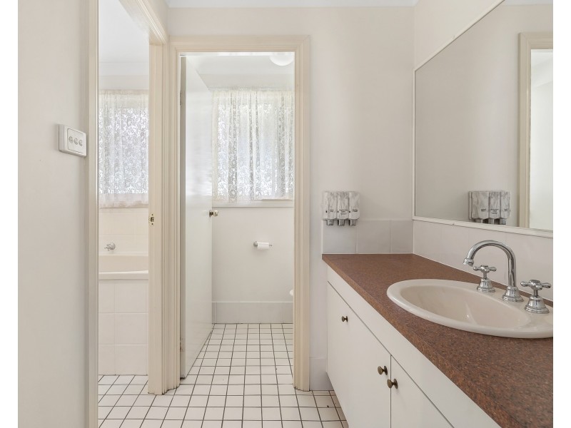 54 Tall Timbers Dr, Goulburn NSW 2580