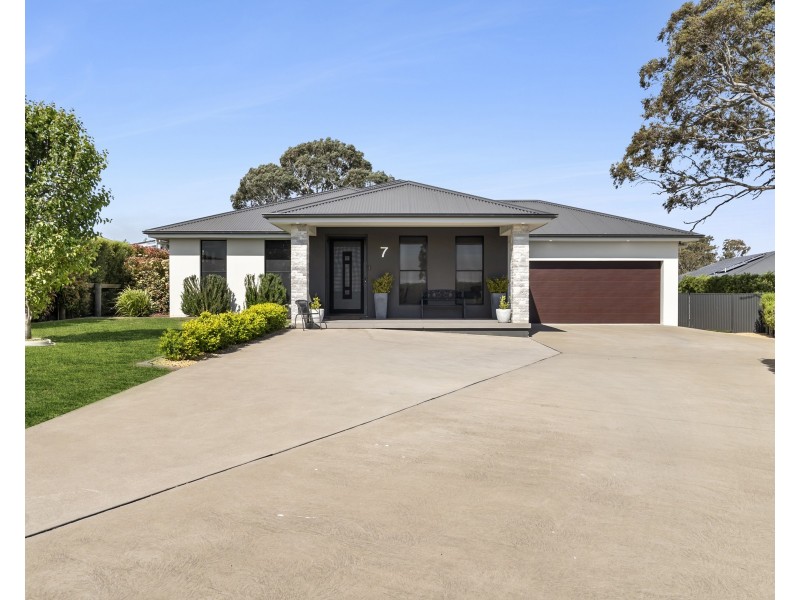 7 Little Close, Goulburn NSW 2580