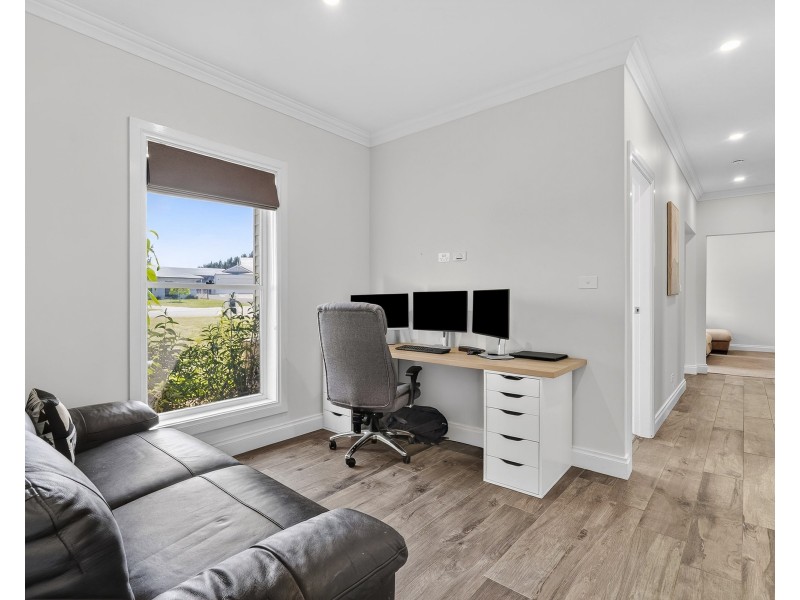 4 Little Cl, Goulburn NSW 2580
