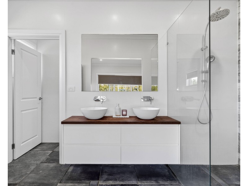 4 Little Cl, Goulburn NSW 2580