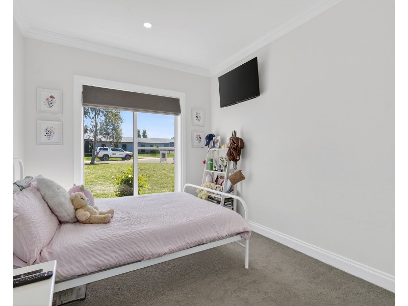 4 Little Cl, Goulburn NSW 2580