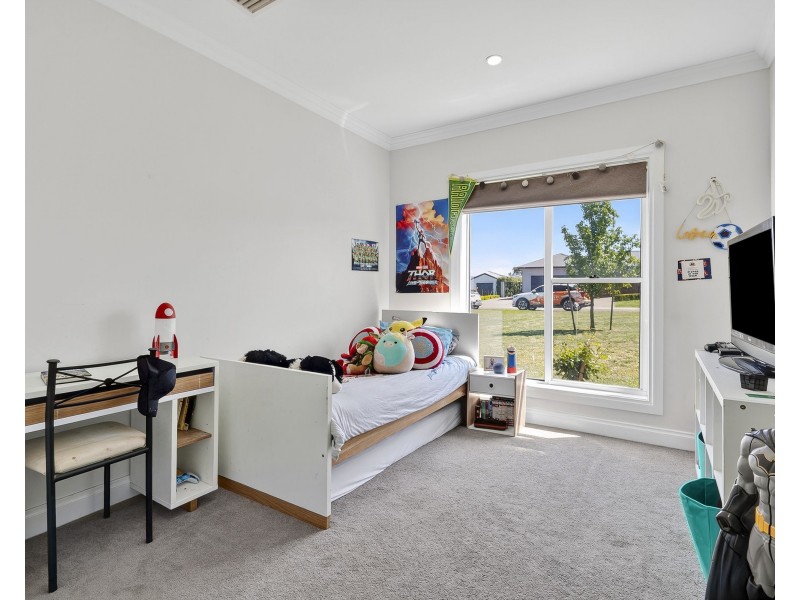 4 Little Cl, Goulburn NSW 2580