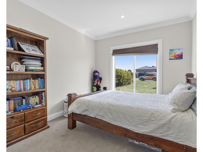 4 Little Cl, Goulburn NSW 2580
