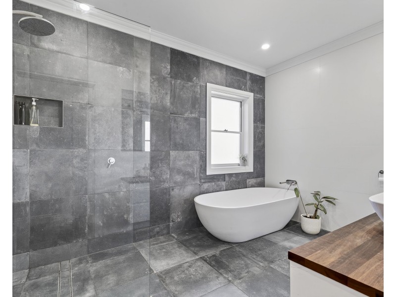 4 Little Cl, Goulburn NSW 2580