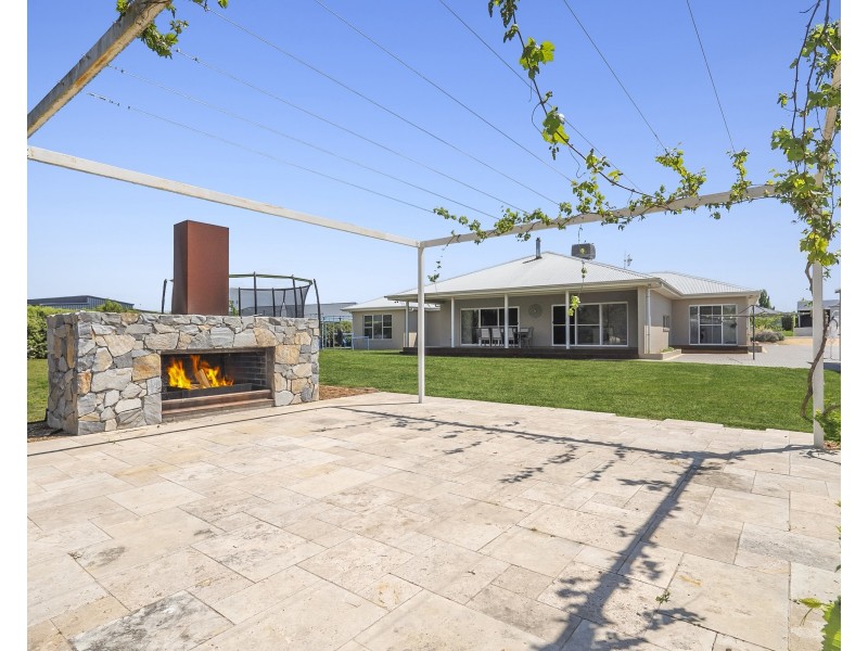 4 Little Cl, Goulburn NSW 2580