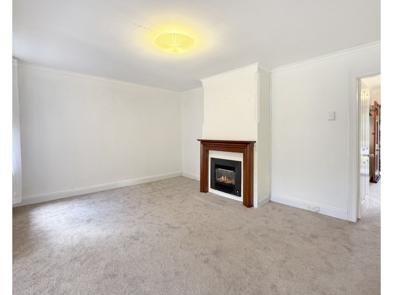 122 Clinton St, Goulburn NSW 2580