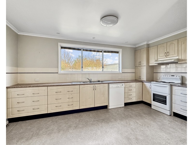 11 Tara Place, Goulburn NSW 2580