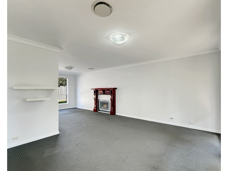6 Dunne Close, Goulburn NSW 2580