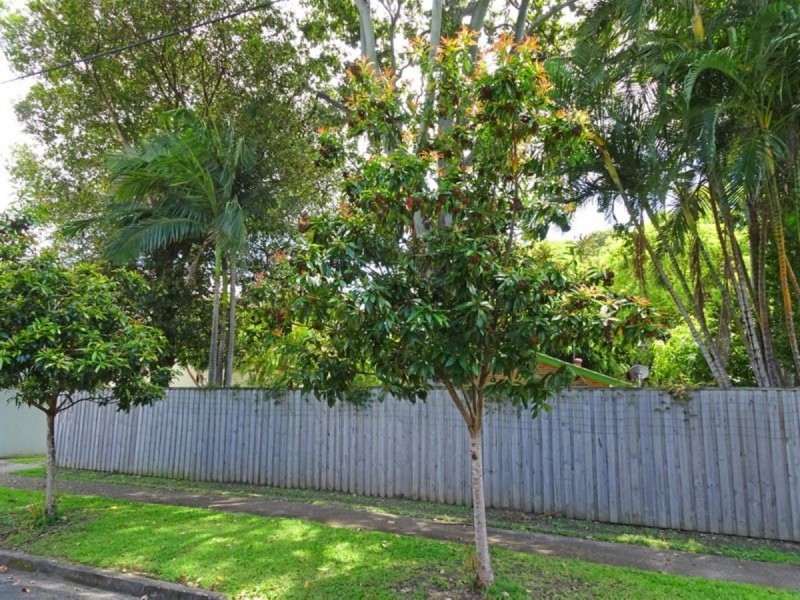 25 Gordon Street, Labrador QLD 4215