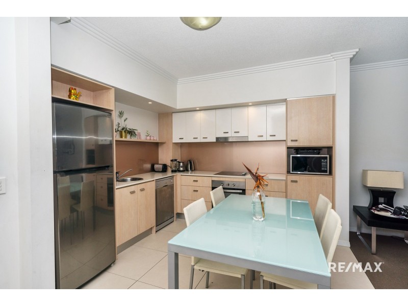 102/1-7 Moores Crescent, Varsity Lakes QLD 4227