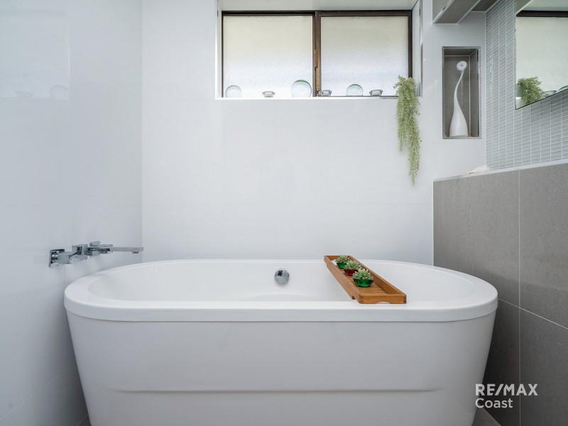 1 Tekapo Street, Broadbeach Waters QLD 4218