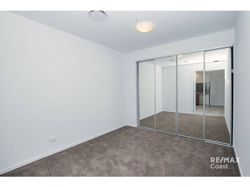 1104/372 Marine Parade, Labrador QLD 4215