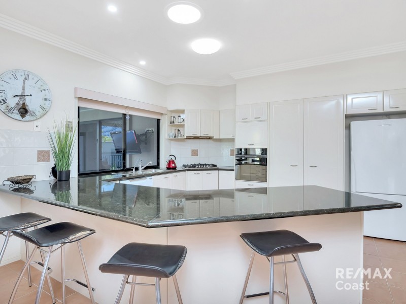 43 Edinburgh  Road, Benowa Waters QLD 4217