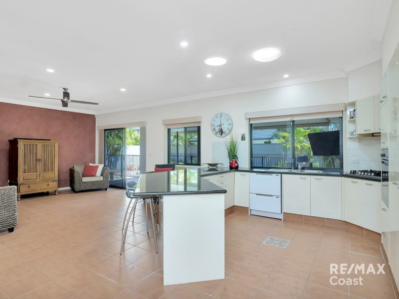 43 Edinburgh  Road, Benowa Waters QLD 4217