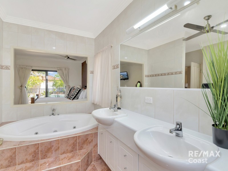 43 Edinburgh  Road, Benowa Waters QLD 4217