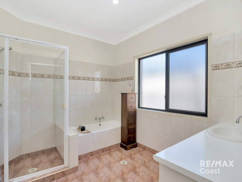 43 Edinburgh  Road, Benowa Waters QLD 4217