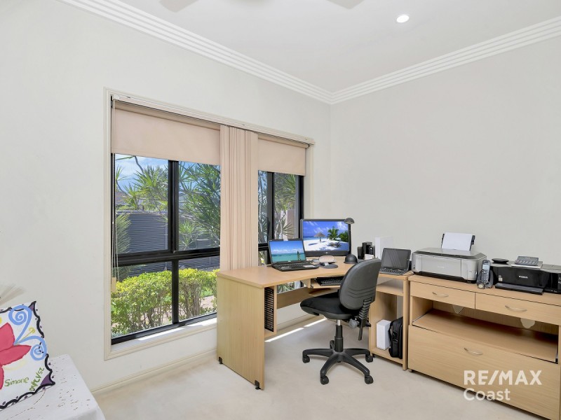 43 Edinburgh  Road, Benowa Waters QLD 4217