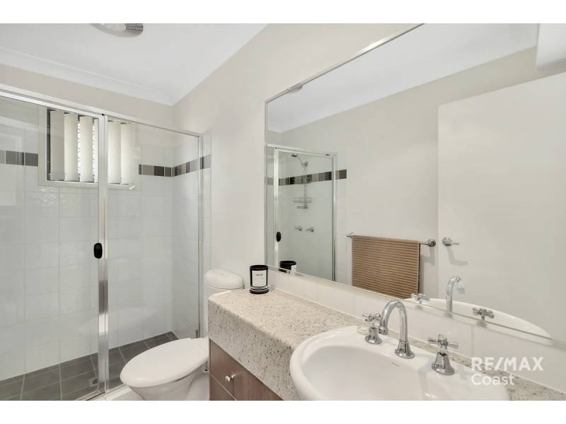 2/2 Palma Crescent, Varsity Lakes QLD 4227