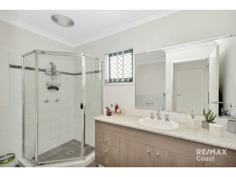 2/2 Palma Crescent, Varsity Lakes QLD 4227