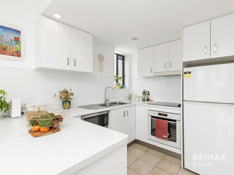 24/12 Paradise Island, Surfers Paradise QLD 4217