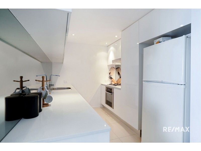 706/15 Compass Drive, Biggera Waters QLD 4216