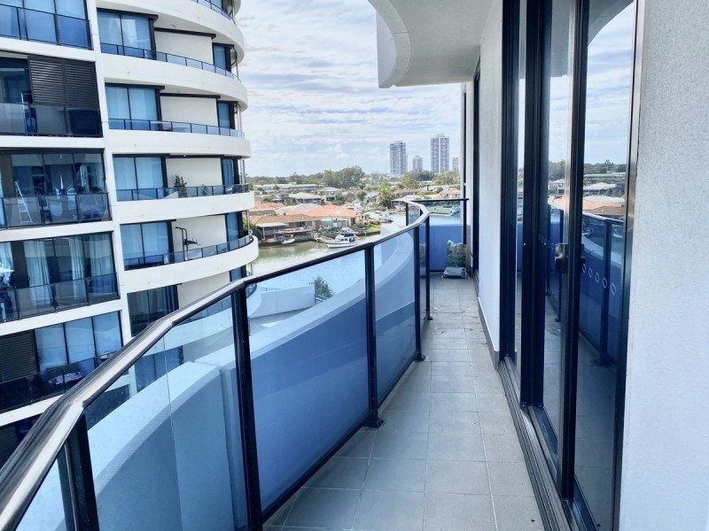 2410/5 Harbour Side Court, Biggera Waters QLD 4216