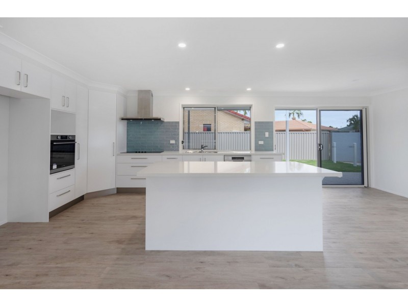 5 Babbler Court, Burleigh Waters QLD 4220