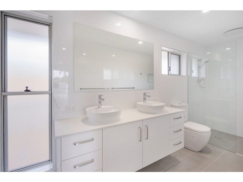 5 Babbler Court, Burleigh Waters QLD 4220