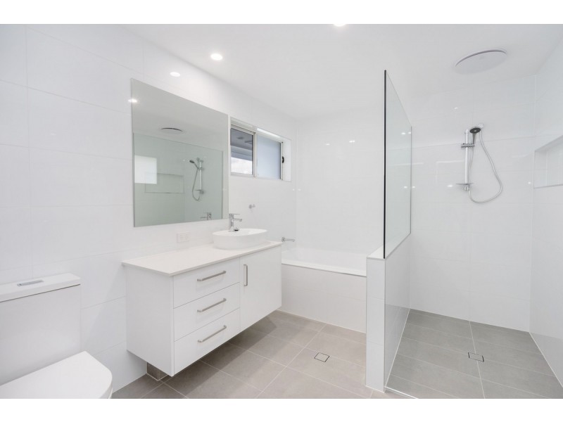 5 Babbler Court, Burleigh Waters QLD 4220