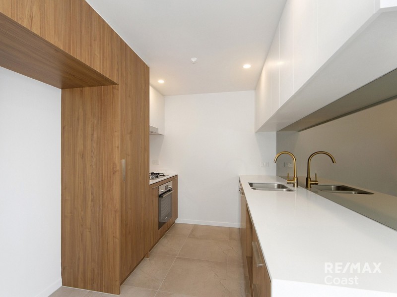 1108/372 Marine Parade, Labrador QLD 4215