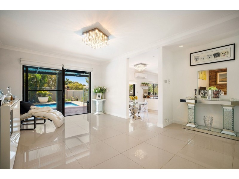 52 Binalong Drive, Ashmore QLD 4214