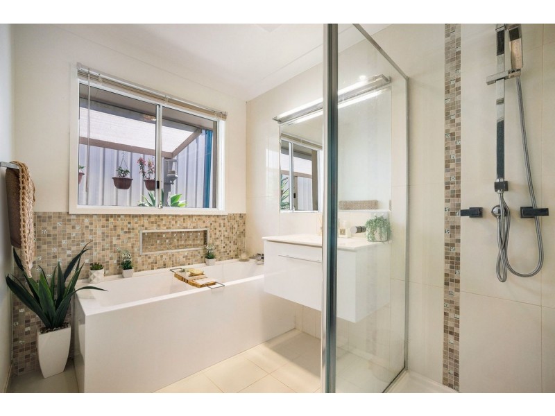 52 Binalong Drive, Ashmore QLD 4214