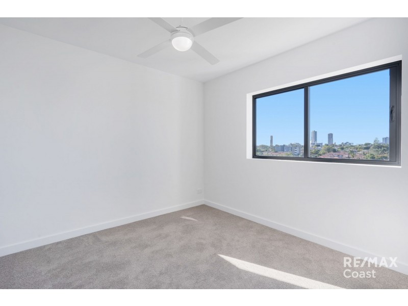 24/137 Eugaree Street, Southport QLD 4215