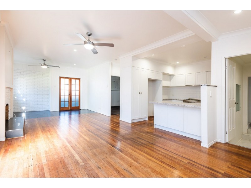 400 Bayview Street, Paradise Point QLD 4216