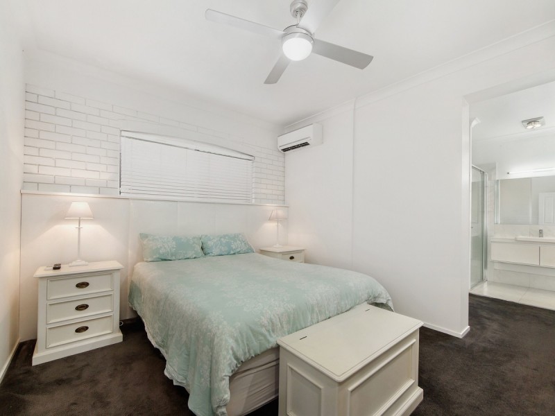 400 Bayview Street, Paradise Point QLD 4216