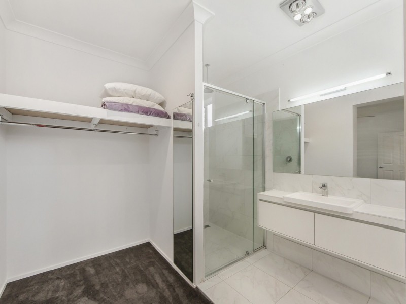 400 Bayview Street, Paradise Point QLD 4216