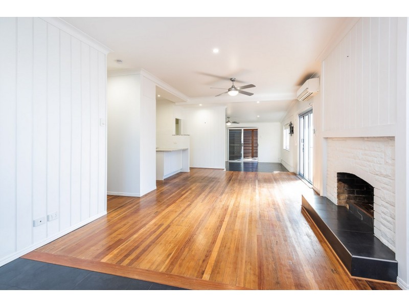 400 Bayview Street, Paradise Point QLD 4216