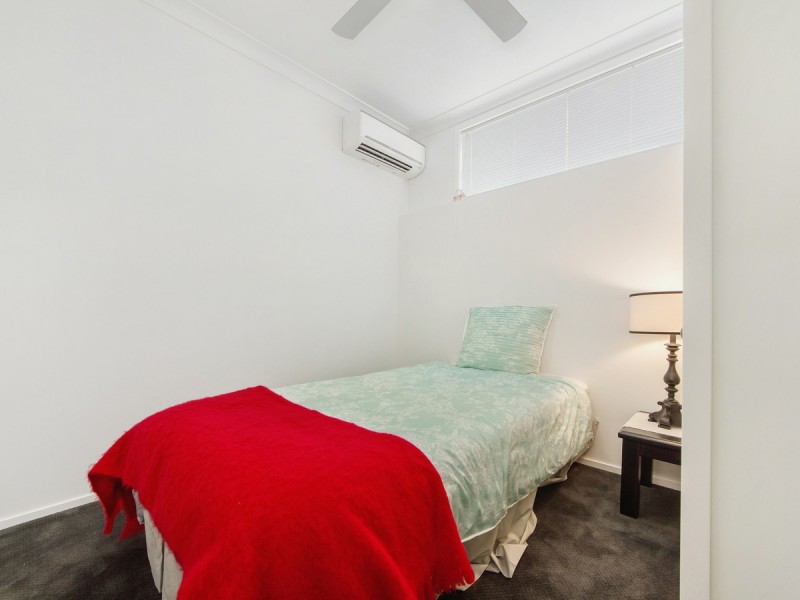 400 Bayview Street, Paradise Point QLD 4216