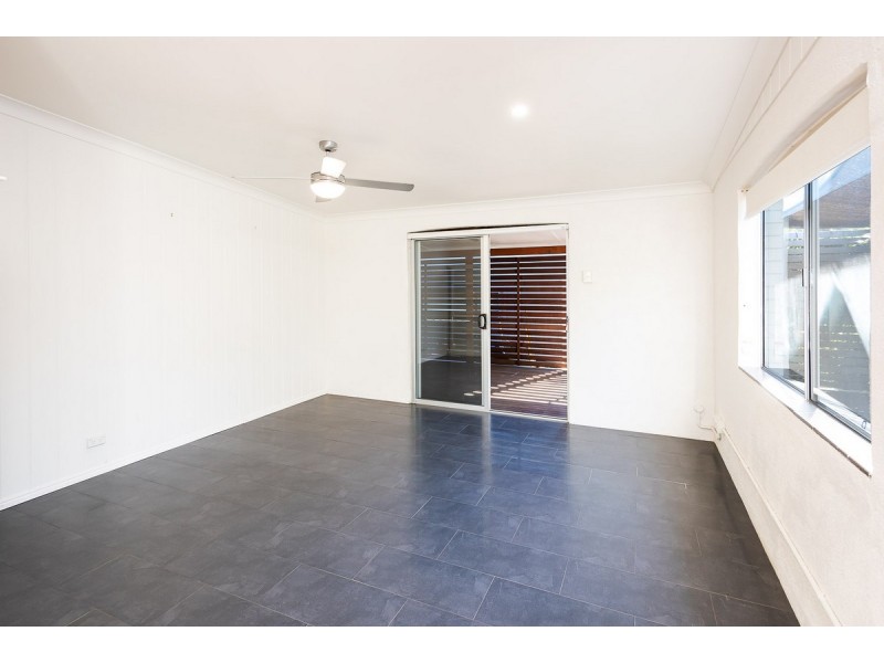 400 Bayview Street, Paradise Point QLD 4216