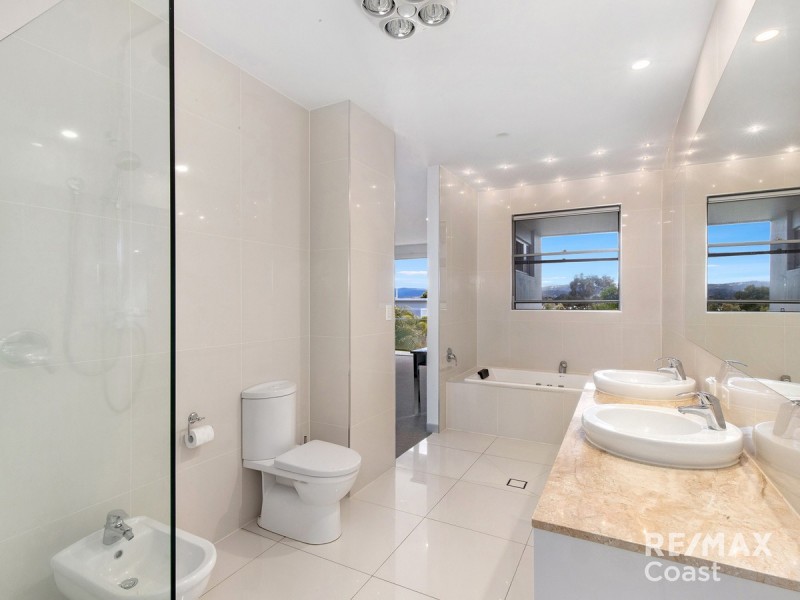 8006b Vista Drive, Benowa QLD 4217