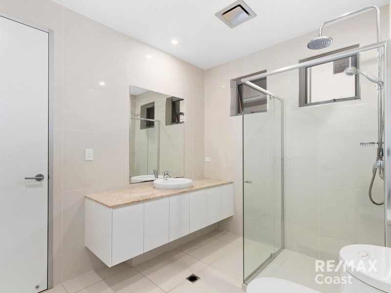 8006b Vista Drive, Benowa QLD 4217