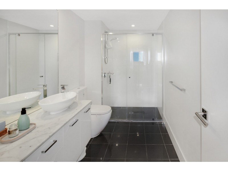 1803/5 Harbour Side Court, Biggera Waters QLD 4216