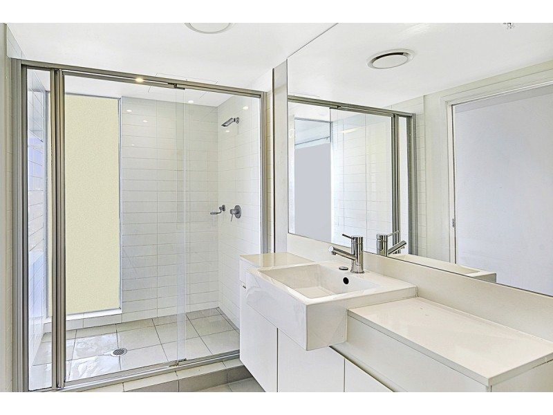 21203/5 Lawson Street, Southport QLD 4215