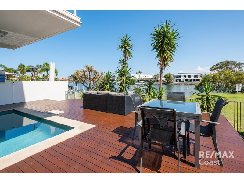 4/10 Ray Street, Runaway Bay QLD 4216