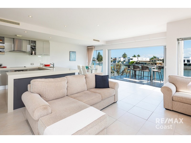 4/10 Ray Street, Runaway Bay QLD 4216