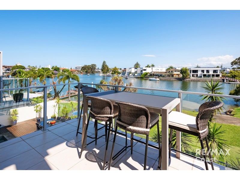 4/10 Ray Street, Runaway Bay QLD 4216