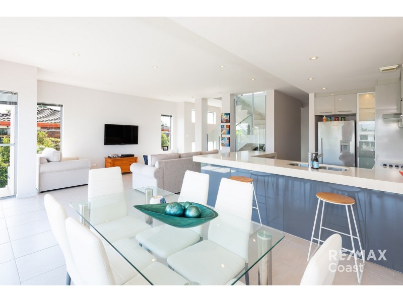 4/10 Ray Street, Runaway Bay QLD 4216