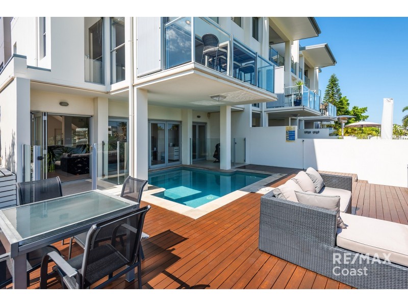 4/10 Ray Street, Runaway Bay QLD 4216