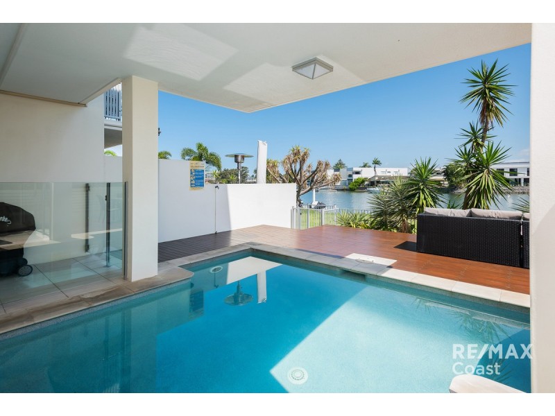 4/10 Ray Street, Runaway Bay QLD 4216