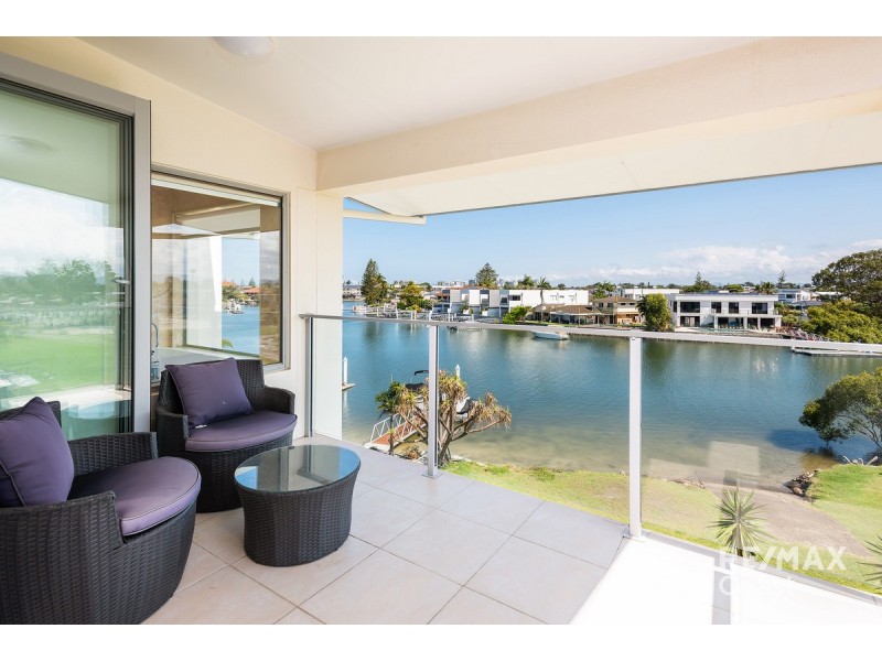 4/10 Ray Street, Runaway Bay QLD 4216